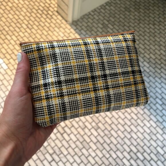 Ipsy glam bag with 5 mystery items cosmetics new - Picture 2 of 2